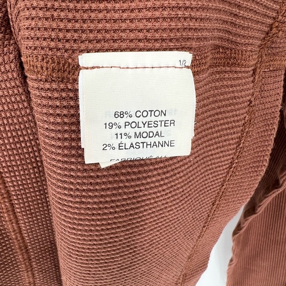 Vuori Small Waffle Knit Crew Neck Sleeve Chestnut - Picture 6 of 13